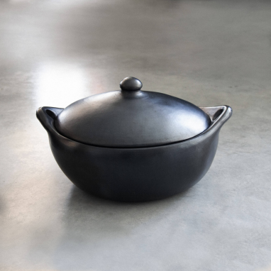 Cocotte en céramique noire La Chamba - 37 x 30 x 16 cm - 8 à 10 pers.